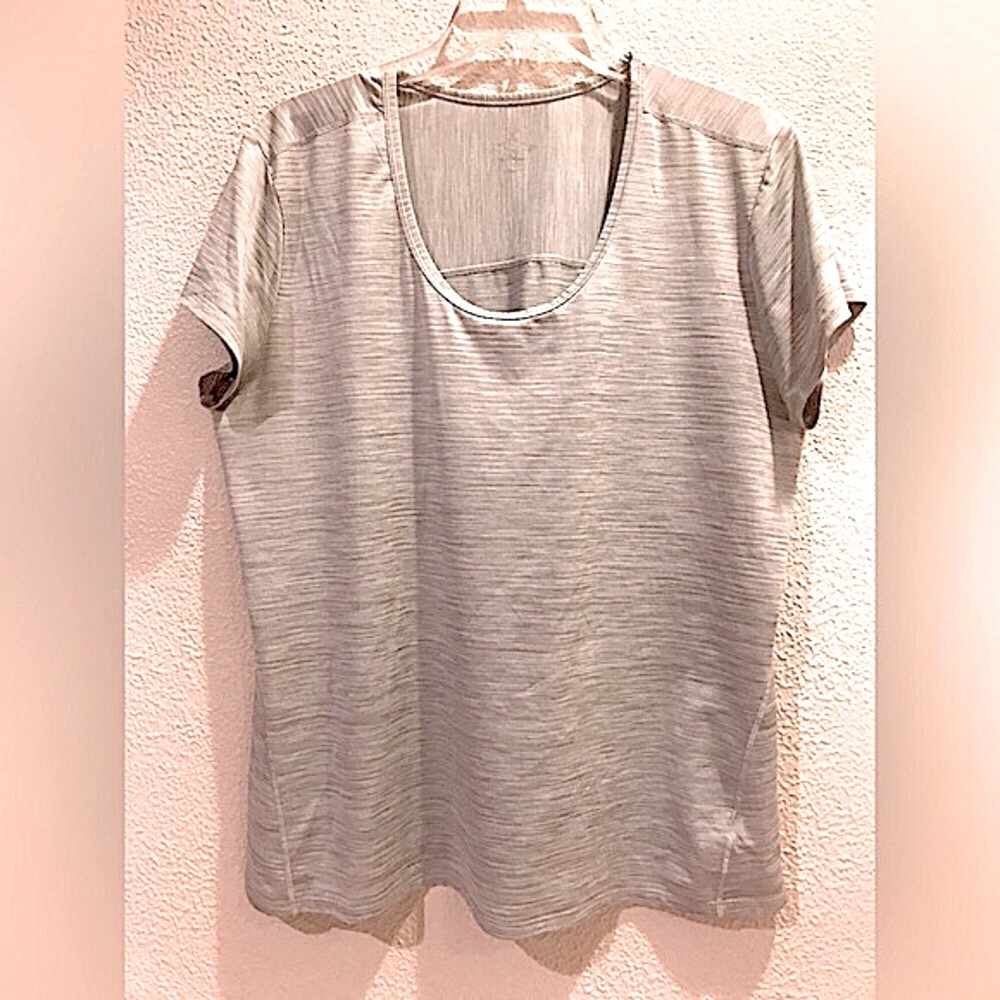 Athleta Chi stripe gray silver scoop neck  t-shirt